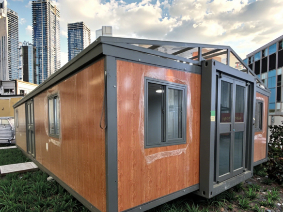 XH 20ft Prefabricated Expandable Container Home Portable Extra Space for Farmhouse Family Use No reviews yet